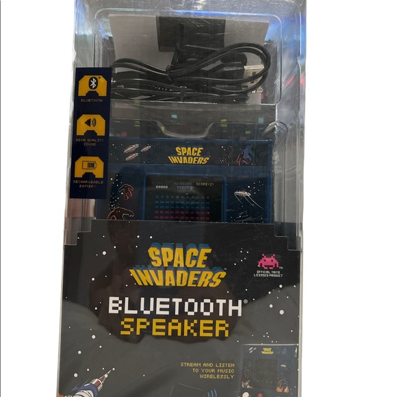 Space Invaders Arcade Bluetooth Speaker Rechargeable Battery - Picture 3 of 3